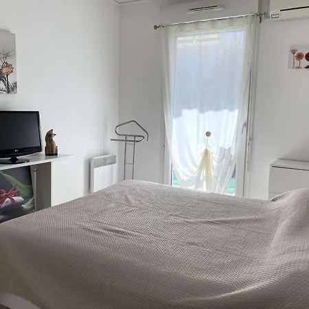 T2 Avec Climatisation Et Terrasse A Apartamento
